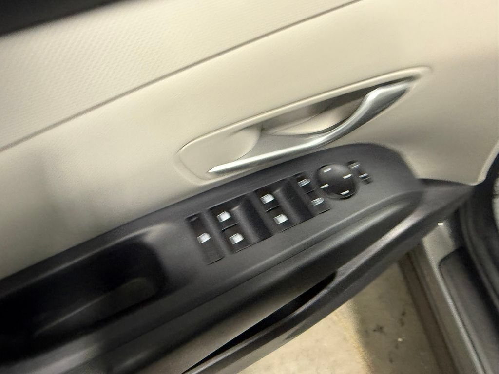 2025 Hyundai Tucson SE - Photo 23
