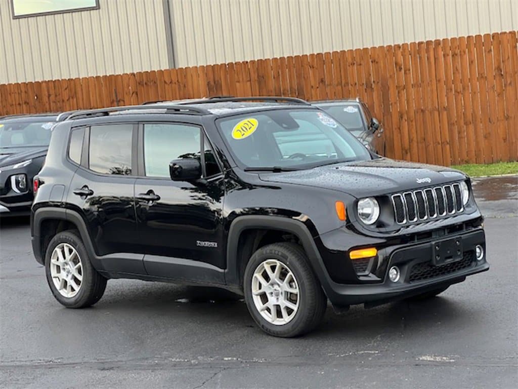 Used 2021 Jeep Renegade Latitude with VIN ZACNJDBB1MPN31648 for sale in Brunswick, OH