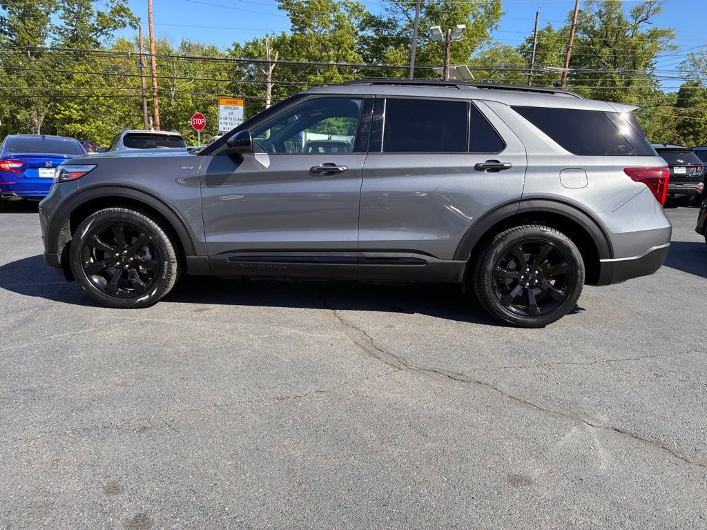 2023 Ford Explorer ST-LINE - Photo 4