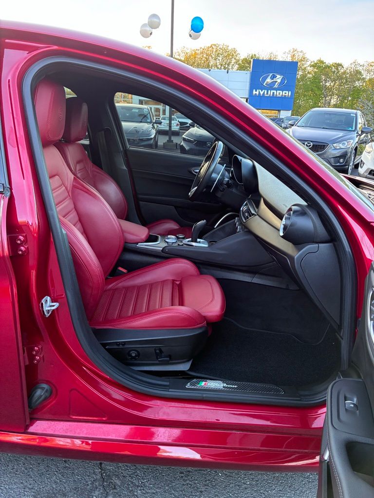 2022 Alfa Romeo Giulia Ti Veloce - Photo 19