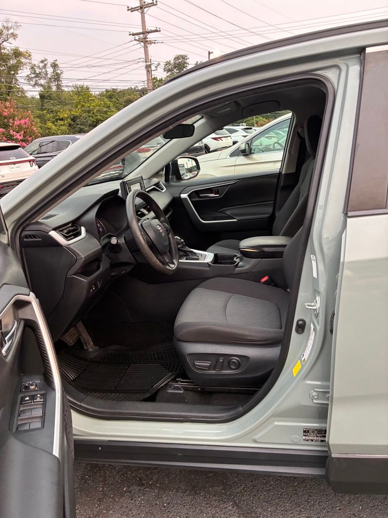 2021 Toyota RAV4 XLE - Photo 27