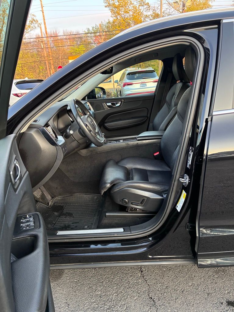 2019 Volvo XC60 Momentum - Photo 25