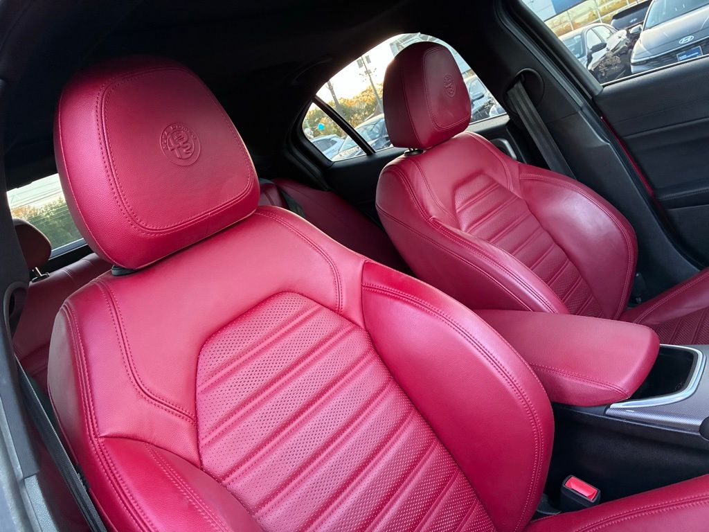 2022 Alfa Romeo Giulia Ti Veloce - Photo 18