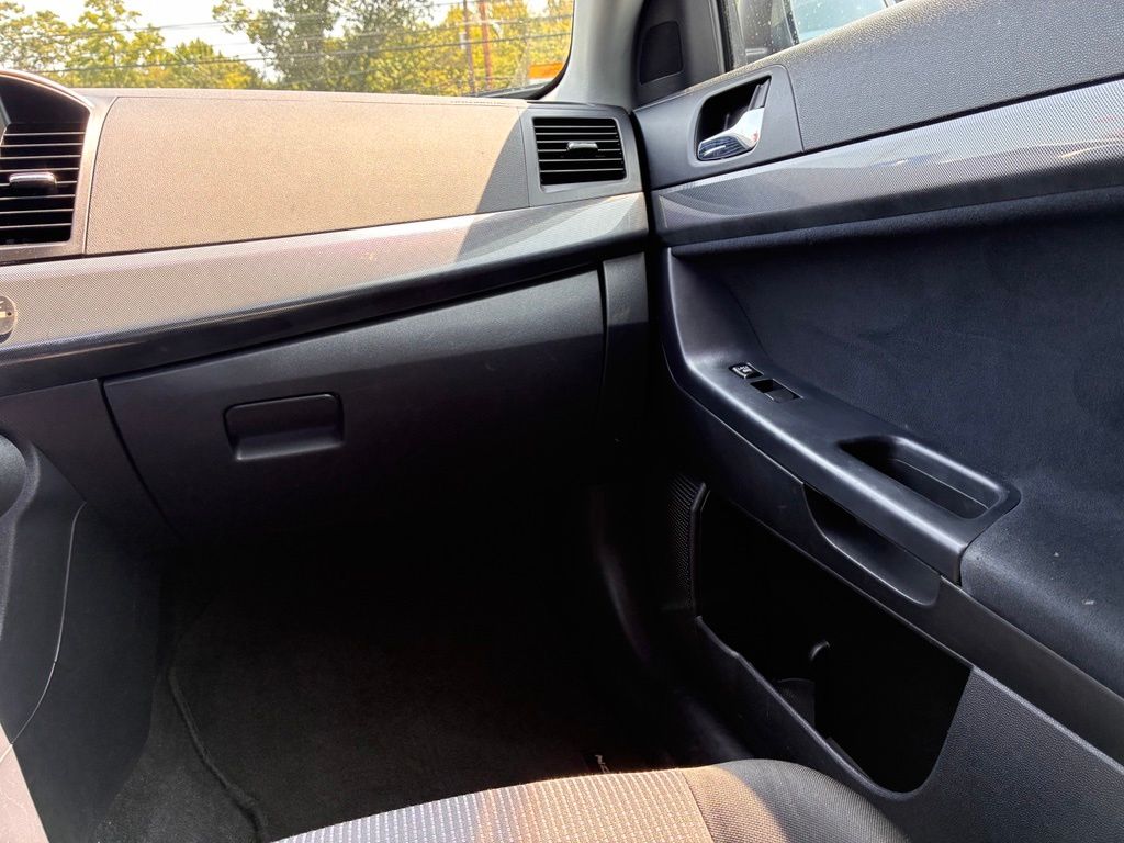 2010 Mitsubishi Lancer Evolution SE - Photo 39
