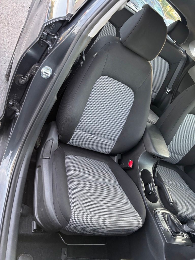 2021 Hyundai Kona SE - Photo 18