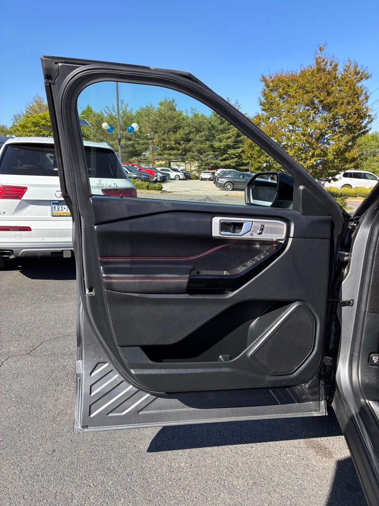 2023 Ford Explorer ST-LINE - Photo 46