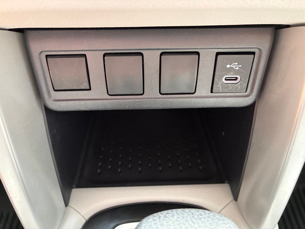 2025 Toyota Corolla Cross L - Photo 35