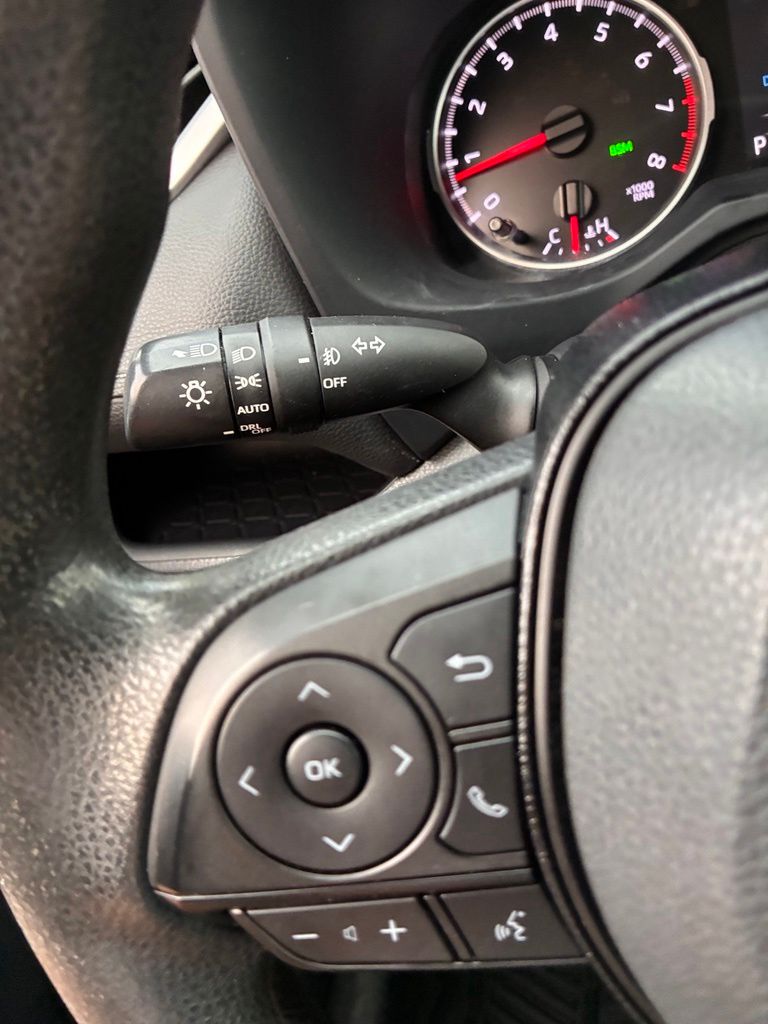 2021 Toyota RAV4 XLE - Photo 32