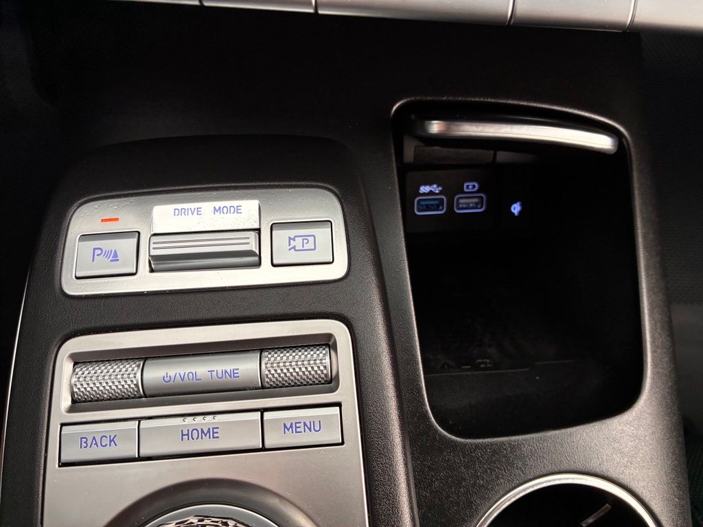 2024 GENESIS GV70 Standard - Photo 35