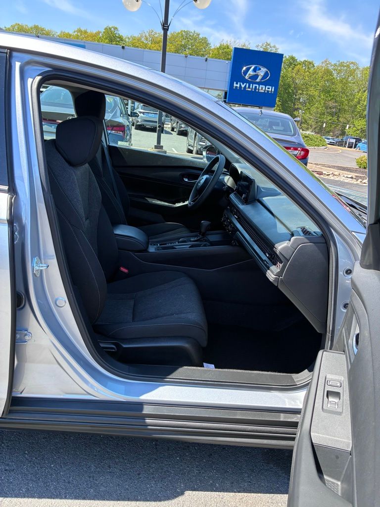 2025 Honda Accord SE - Photo 20