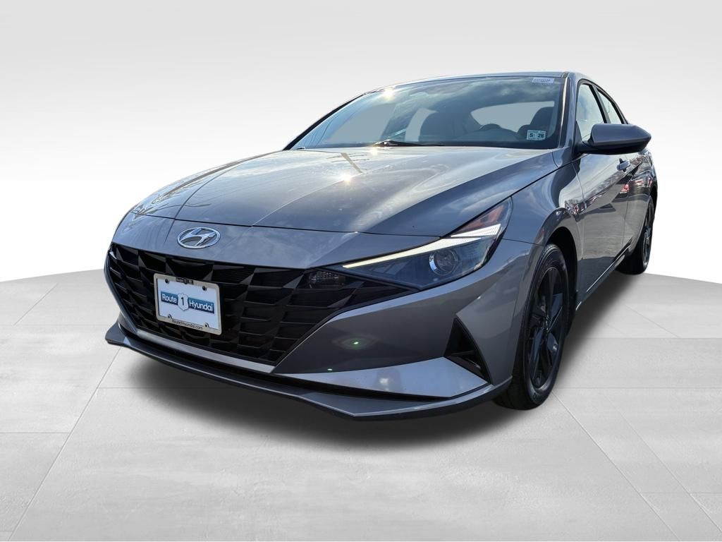 2023 Hyundai Elantra SEL photo 3