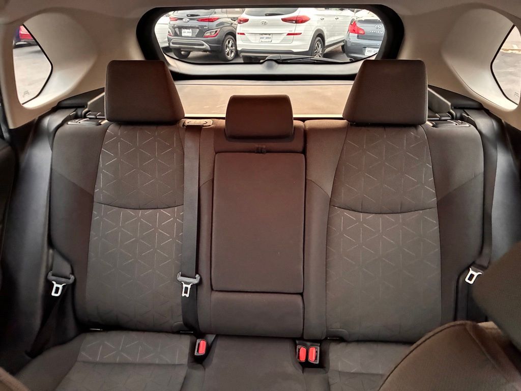 2021 Toyota RAV4 XLE - Photo 15