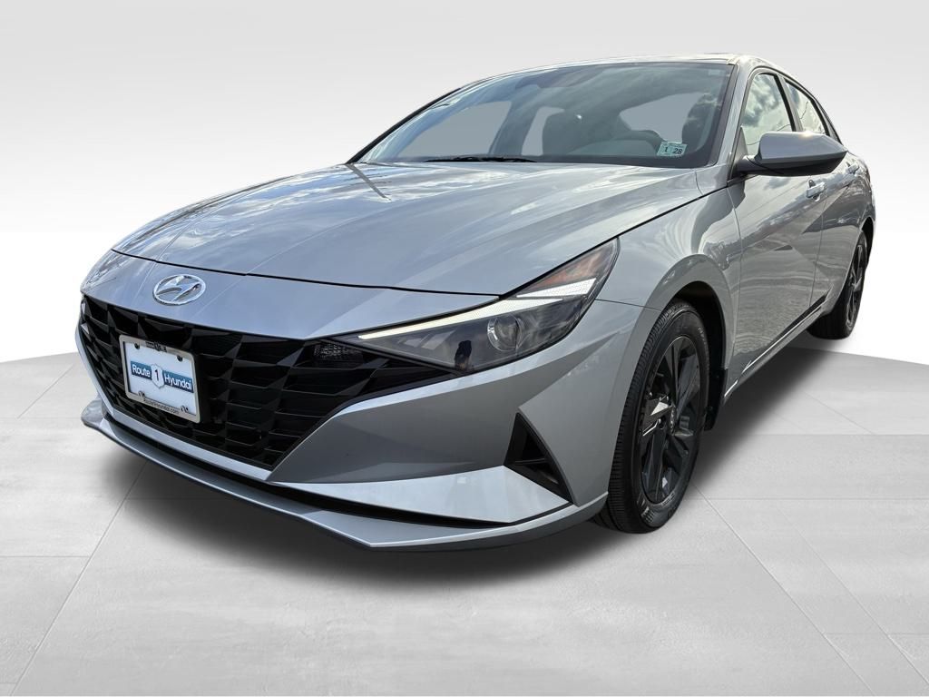2023 Hyundai Elantra SEL photo 3
