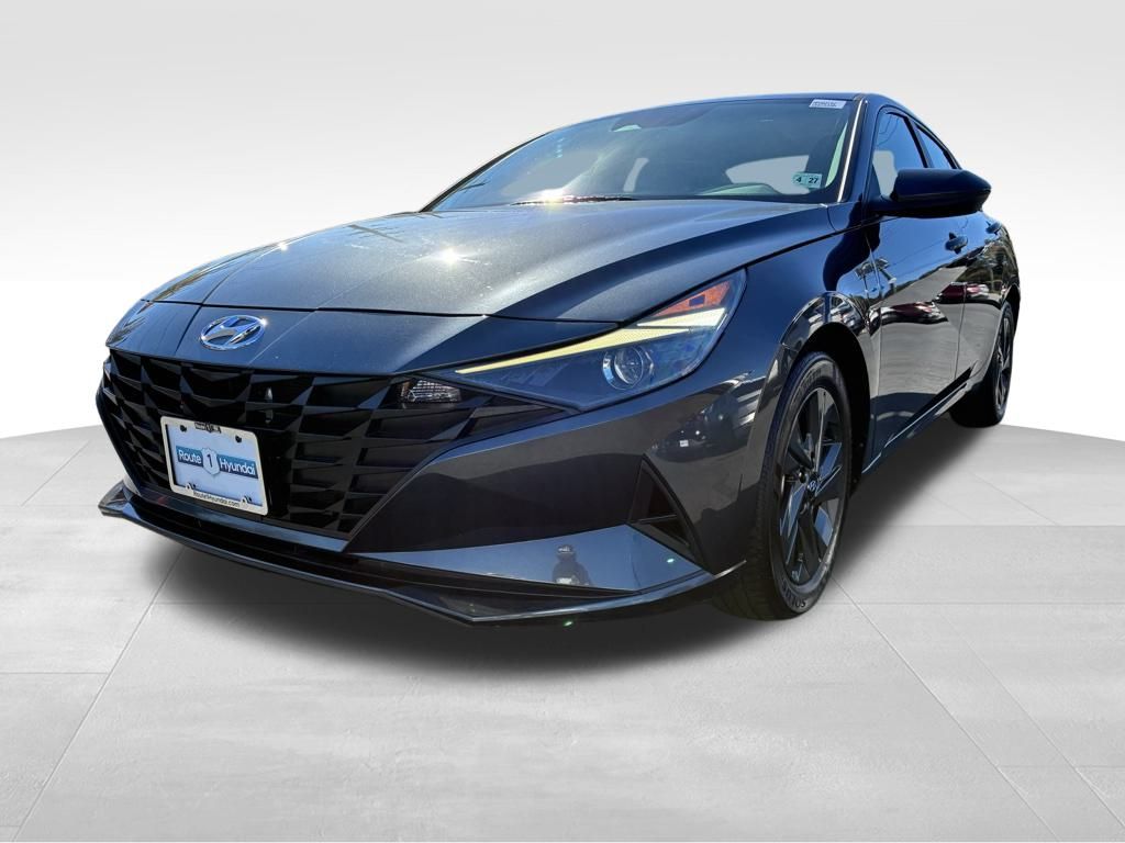 2022 Hyundai Elantra SEL Convenience photo 3