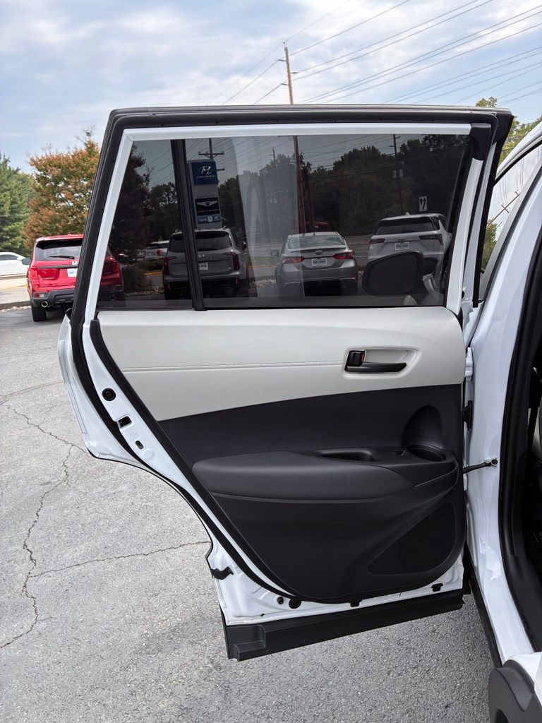 2025 Toyota Corolla Cross L - Photo 25