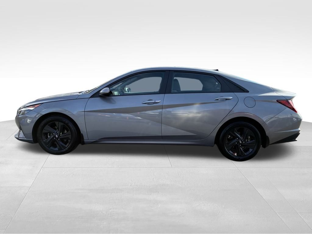 2023 Hyundai Elantra SEL photo 4