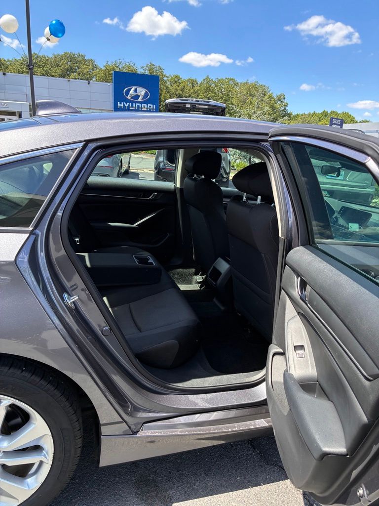 2018 Honda Accord LX - Photo 20