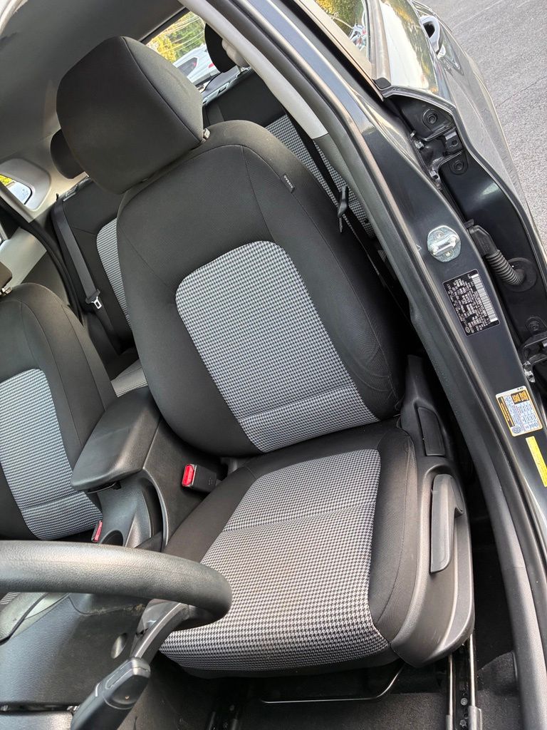 2021 Hyundai Kona SE - Photo 17