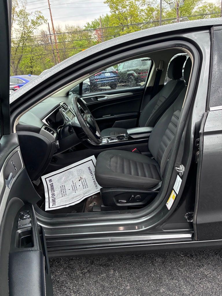 2018 Ford Fusion SE - Photo 23
