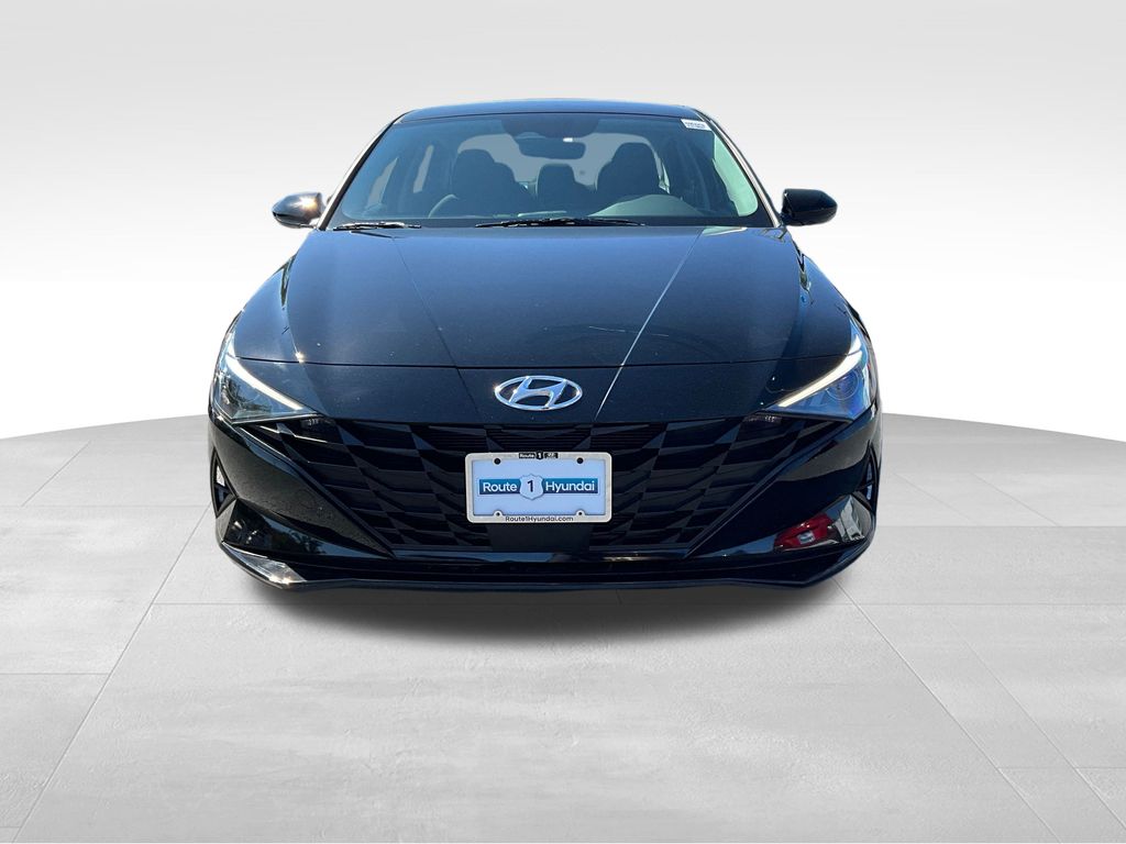 2023 Hyundai Elantra SEL photo 2