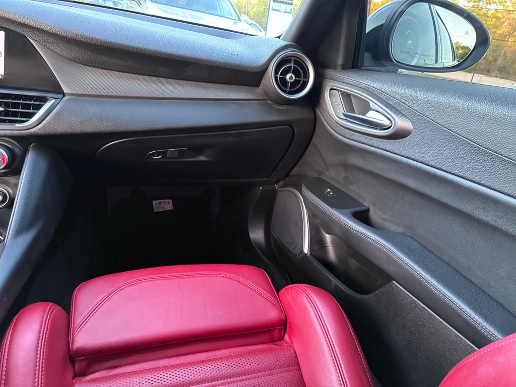 2022 Alfa Romeo Giulia Ti Veloce - Photo 37