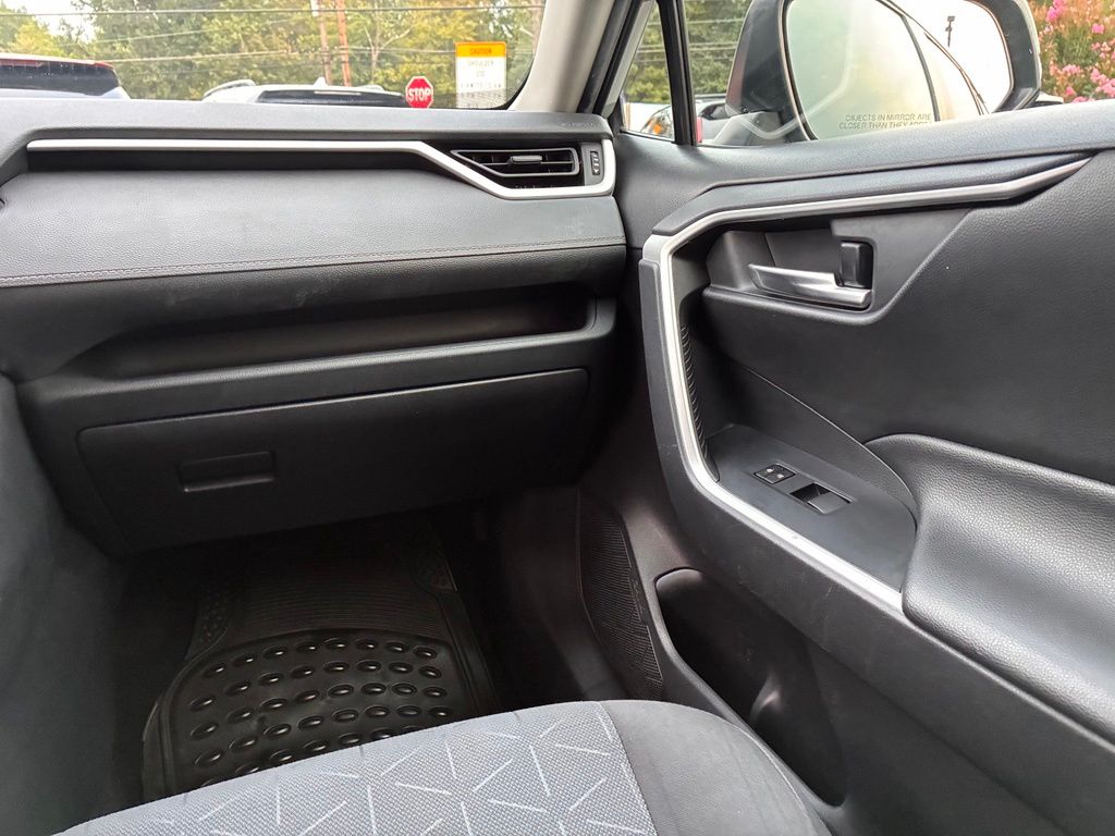2021 Toyota RAV4 XLE - Photo 40