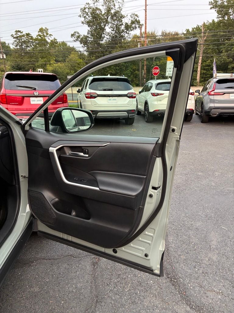 2021 Toyota RAV4 XLE - Photo 22