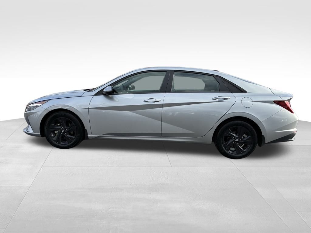 2023 Hyundai Elantra SEL photo 4