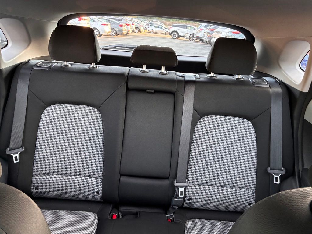 2021 Hyundai Kona SE - Photo 14
