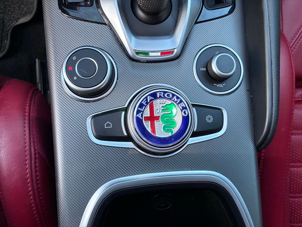 2022 Alfa Romeo Giulia Ti Veloce - Photo 32