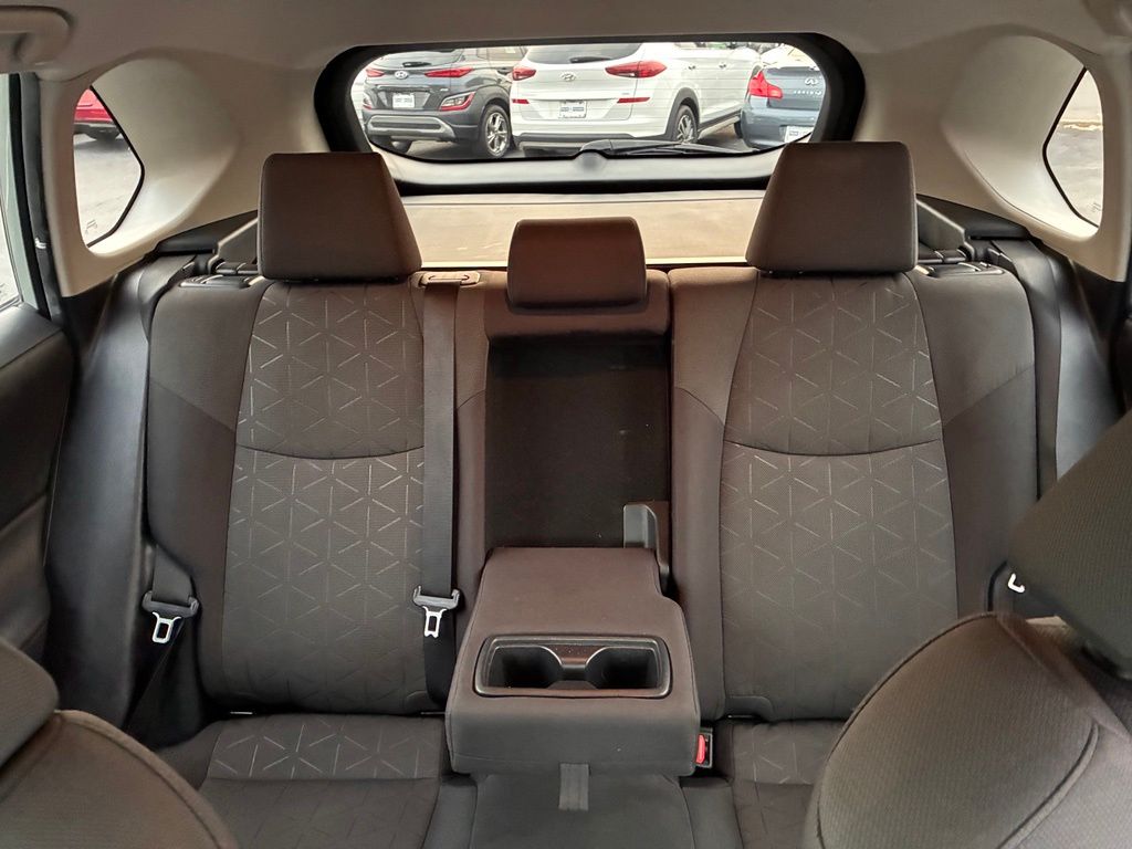 2021 Toyota RAV4 XLE - Photo 18
