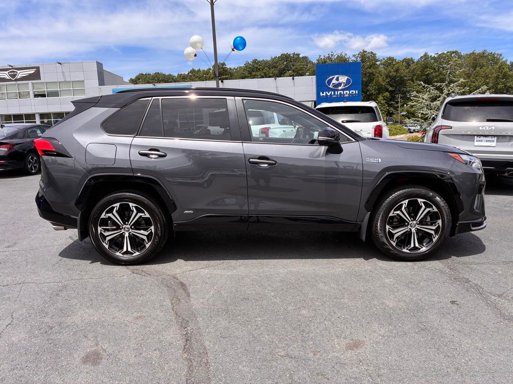 2024 Toyota RAV4 XSE - Photo 8