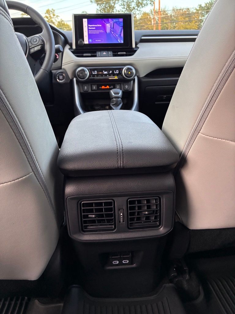 2024 Toyota RAV4 XLE Premium - Photo 18