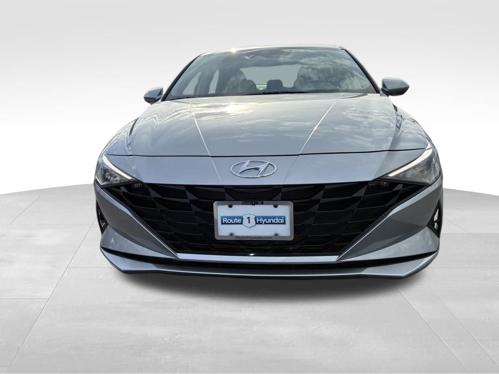 2023 Hyundai Elantra SEL photo 2