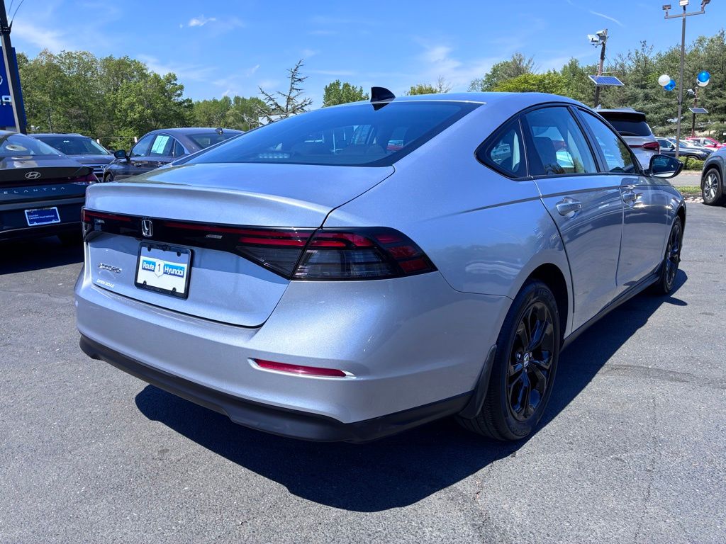 2025 Honda Accord SE - Photo 8