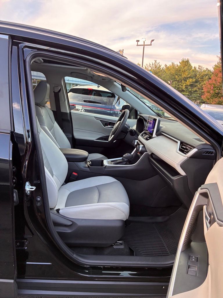 2024 Toyota RAV4 XLE Premium - Photo 22