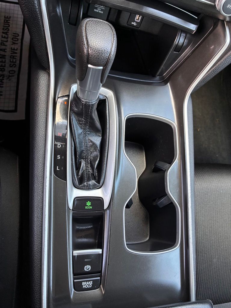 2018 Honda Accord LX - Photo 31
