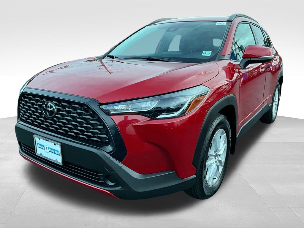 2022 Toyota Corolla Cross LE photo 3