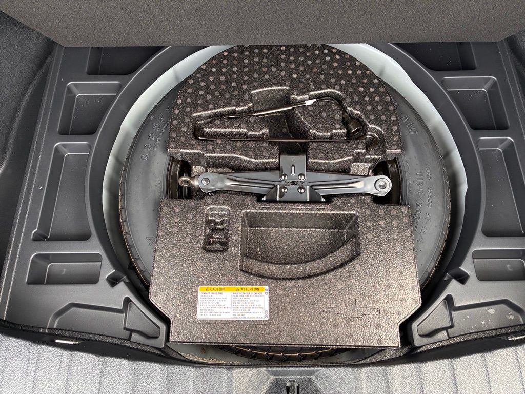 2025 Toyota Corolla Cross L - Photo 13