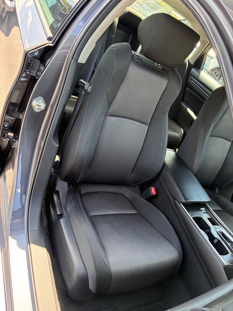 2018 Honda Accord LX - Photo 18