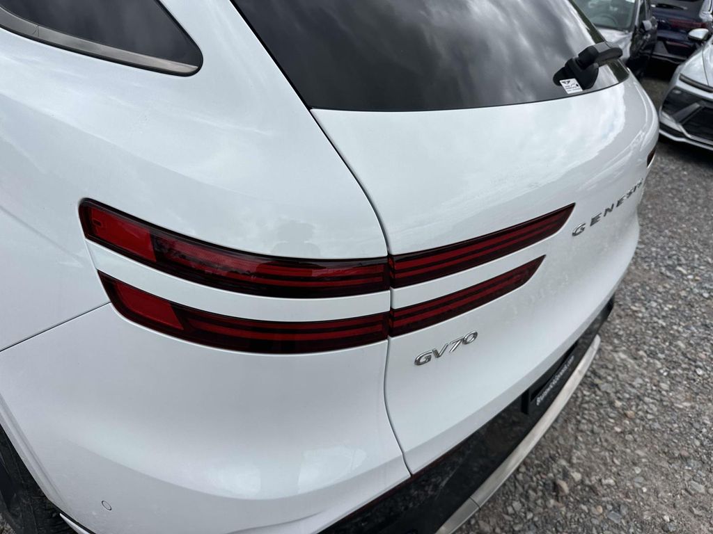2026 GENESIS GV70 Sport Prestige - Photo 8