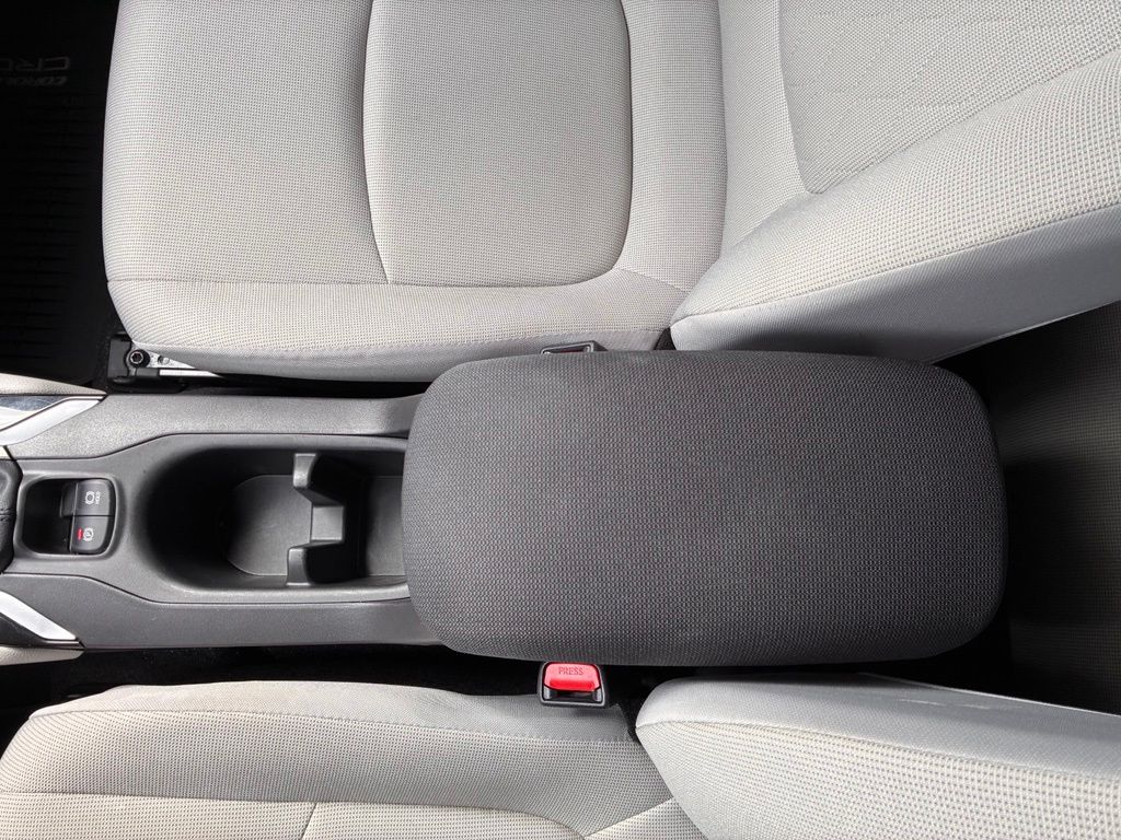 2025 Toyota Corolla Cross L - Photo 38