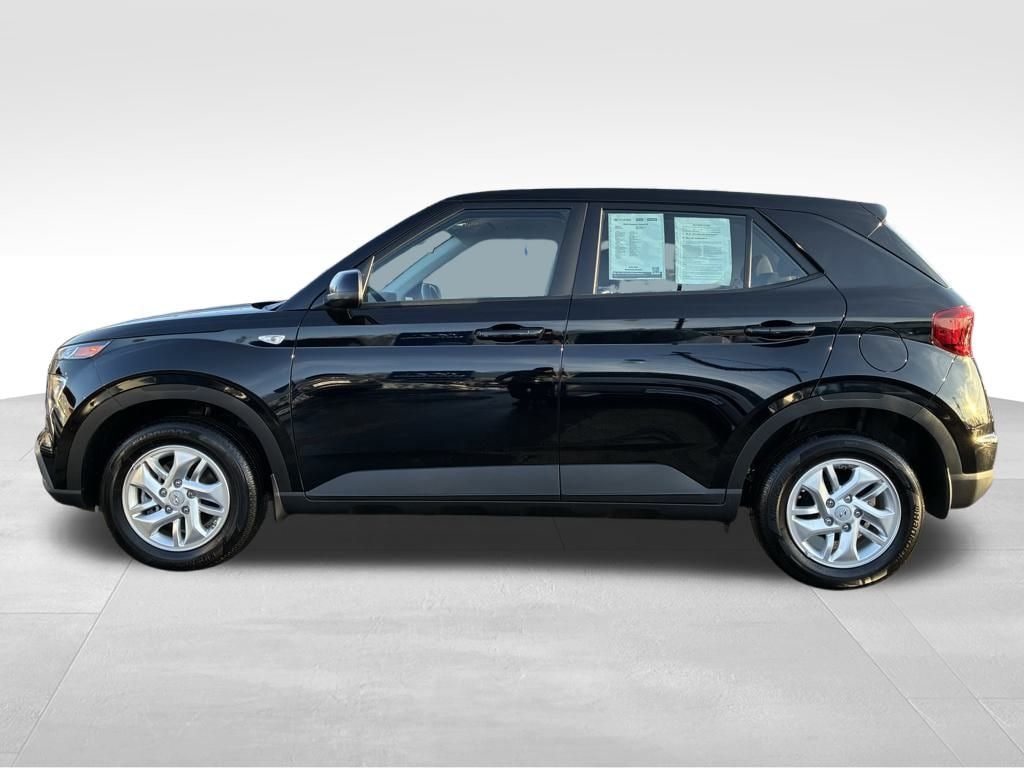 Used 2025 Hyundai Venue SE SUV