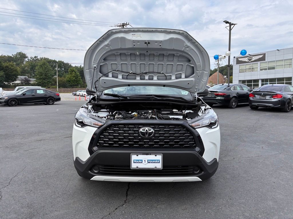 2025 Toyota Corolla Cross L - Photo 10