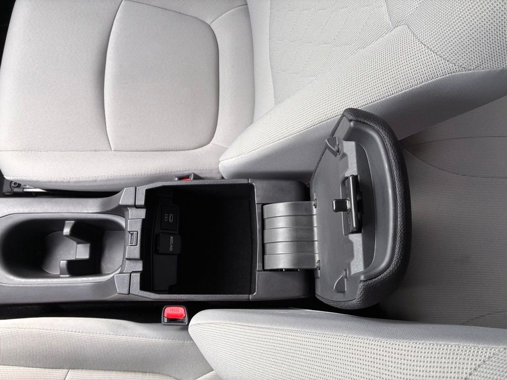 2025 Toyota Corolla Cross L - Photo 39