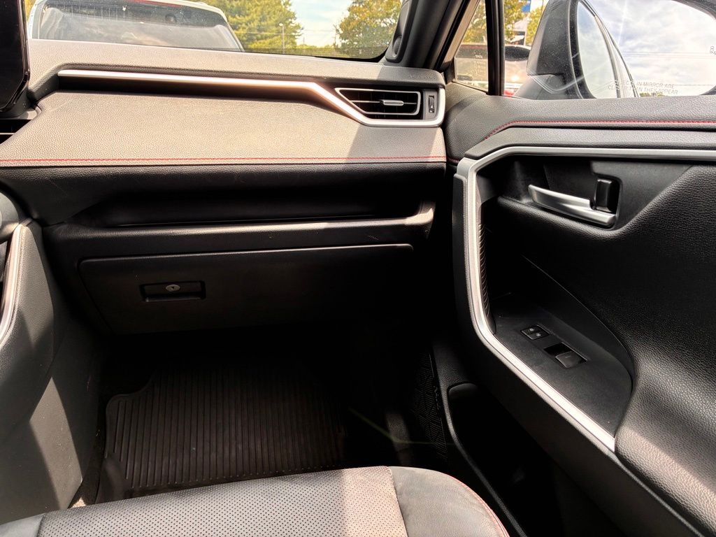 2024 Toyota RAV4 XSE - Photo 39