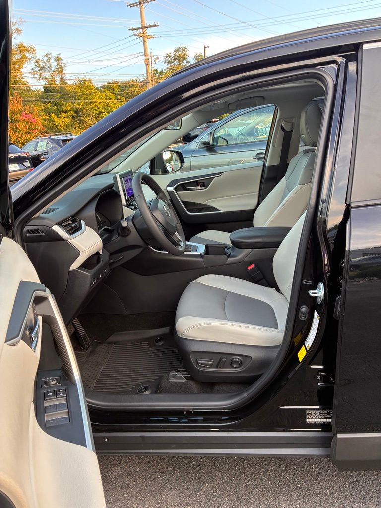 2024 Toyota RAV4 XLE Premium - Photo 28