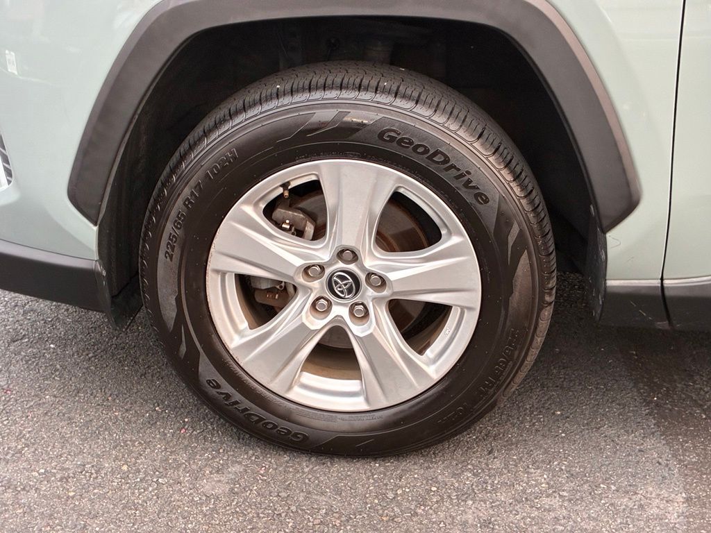 2021 Toyota RAV4 XLE - Photo 46