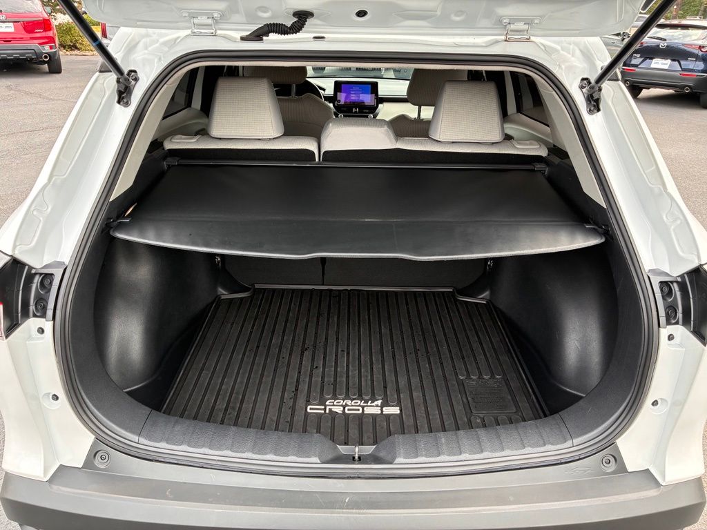 2025 Toyota Corolla Cross L - Photo 14