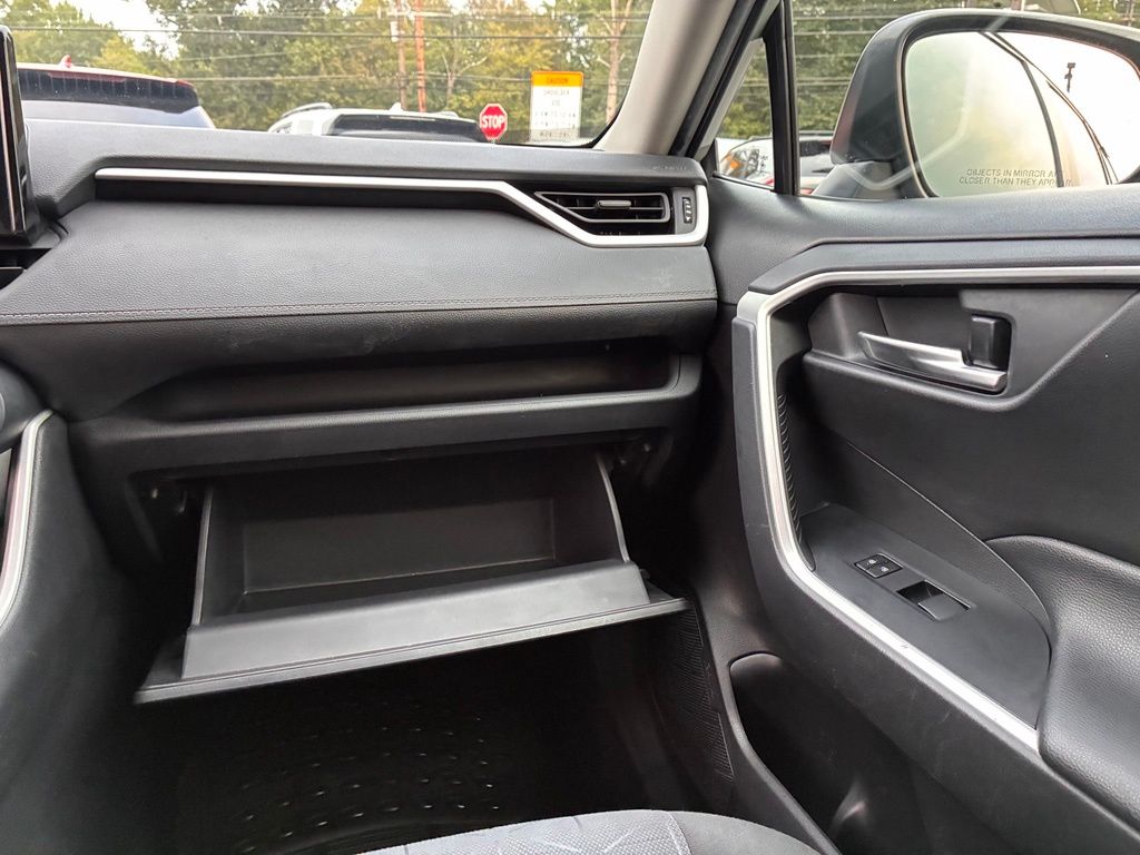 2021 Toyota RAV4 XLE - Photo 41